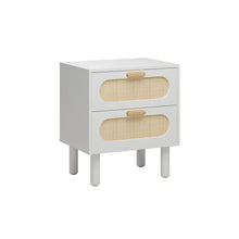 טען את התמונה לגלריה , שידת שתי מגירות בגימור דמוי ראטן יוקרתי לבן