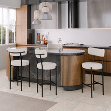 טען את התמונה לגלריה , רביעיית כיסאות בר יוקרתיים ומהודרים בצבע לבן