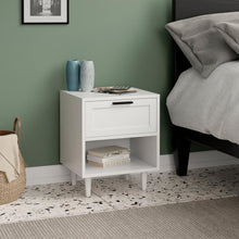 טען את התמונה לגלריה , זוג שידות לילה צבע לבן המשלבות מגירה ומדף