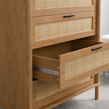 טען את התמונה לגלריה , קומודת ארבע מגירות בסגנון ראטן - מבט מקרוב