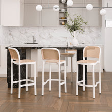 טען את התמונה לגלריה , ארבעה כיסאות בר דמוי ראטן מודרני בלבן