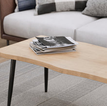 טען את התמונה לגלריה , שולחן סלון מעוצב בצבע אלון מבט מקרוב