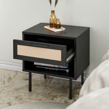 טען את התמונה לגלריה , שידת לילה מודרנית בסגנון ראטן הכוללת תא אחסון ומגירה רחבה - מגוון צבעים לבחירה