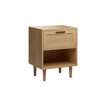 טען את התמונה לגלריה , שידת לילה מודרנית המשלבת מגירה ומדף בצבע אלון