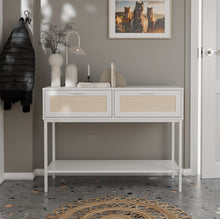 טען את התמונה לגלריה , קונסולת כניסה מעוצבת בסגנון ראטן צבע לבן