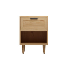 טען את התמונה לגלריה , שידת לילה מודרנית המשלבת מגירה ומדף בצבע אלון