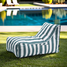 טען את התמונה לגלריה , ספת לאונג׳ר יוקרתית רכה ומכרבלת לחצר ולמרפסת בתכלת לבן