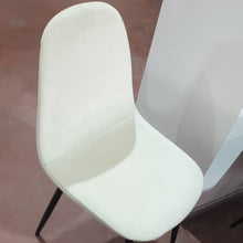 טען את התמונה לגלריה , כיסא לפינת אוכל בריפוד קטיפה בצבע שמנת