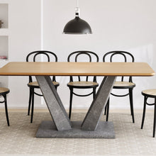 טען את התמונה לגלריה , שולחן פינת אוכל מודרנית בגוון אלון ורגליים בצבע בטון ב-2 גדלים לבחירה