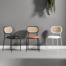 טען את התמונה לגלריה , כיסא מודרני המשלב מתכת וגב פלסטיק בעיצוב ראטן ומושב דמוי עור מרופד ונוח - כל הצבעים