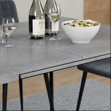 טען את התמונה לגלריה , שולחן פינת אוכל נפתח צבע בטון מקרוב
