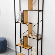 טען את התמונה לגלריה , ספרייה מודרנית בשילוב מתכת ועץ מבט מקרוב