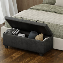 טען את התמונה לגלריה , הדום קטיפה יוקרתי בשילוב כפתורי קפיטונאז בעל חלל אחסון גדול ורגלי עץ חזקות