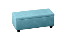 טען את התמונה לגלריה , הדום קטיפה יוקרתי בשילוב כפתורי קפיטונאז בעל חלל אחסון גדול ורגלי עץ חזקות