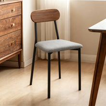 טען את התמונה לגלריה , כיסא פינת אוכל יוקרתי מרופד ובעל גב בגוון אגוז יוקרתי - אפור