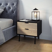 טען את התמונה לגלריה , שידת צד לחדר שינה בצבע שחור מגירות אלון