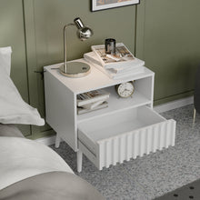 טען את התמונה לגלריה , שידת צד מודרנית עם מגירה מעוצבת ותא אחסון גדול בלבן מגירה פתוחה