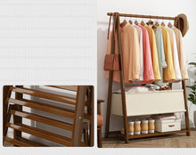 טען את התמונה לגלריה , מעמד תלייה מעץ במבוק איכותי המשלב מוט תלייה, מדף ותא אחסון עשוי בד