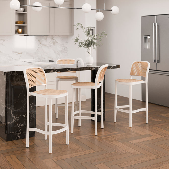 ארבעה כיסאות בר דמוי ראטן מודרני בלבן