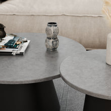טען את התמונה לגלריה , זוג שולחנות מודרניים בצבע אפור בטון מבט מקרוב
