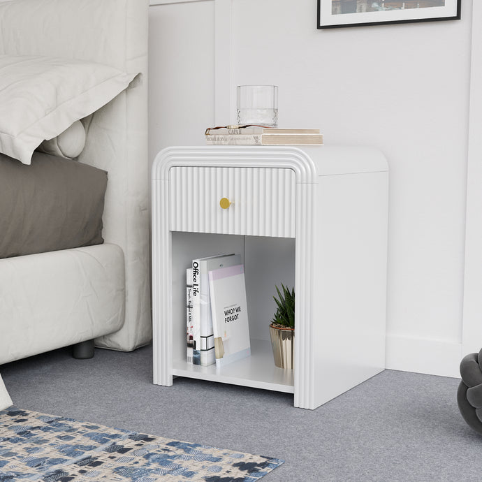 שידת לילה מעוצבת בגימור יוקרתי לבן