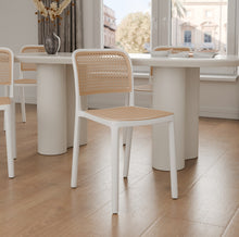 טען את התמונה לגלריה , כיסא פנים וחוץ לבן דמוי ראטן
