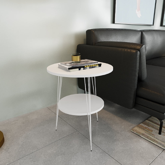 שולחן צד לסלון מודרני בעל שני מדפים ורגלי מתכת מעוצבות