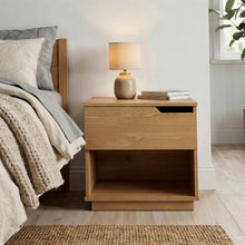 טען את התמונה לגלריה , שידת לילה קומפקטית עם מגירה לאחסון ותא אחסון פתוח - במגוון צבעים
