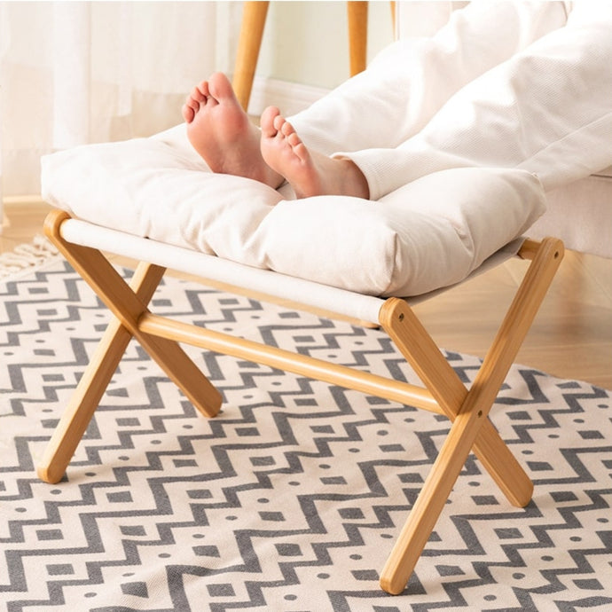 הדום ישיבה מתקפל המשלב כרית מפנקת ומשמש כמושב