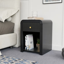 טען את התמונה לגלריה , שידת לילה מעוצבת בגימור יוקרתי צבע שחור
