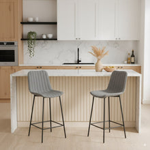 טען את התמונה לגלריה , כיסא בר מרופד ורך באפור
