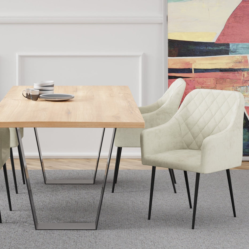 כורסת קטיפה מרופדת ובדוגמת מעוינים