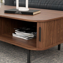 טען את התמונה לגלריה , שולחן סלון מהודר בצבע אגוז מבט מקרוב
